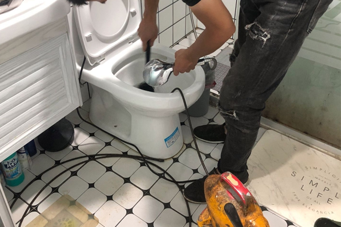 金湖马桶堵塞自己疏通还是找师傅?专业上门服务让你省时更省心